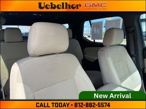 Used 2023 Chevrolet Traverse LS w/ Safety Package AWD/4WD image 4