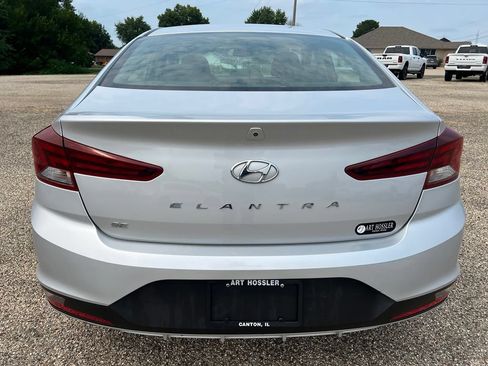 Used 2019 Hyundai Elantra SE w/ Winter Weather Package FWD image 4