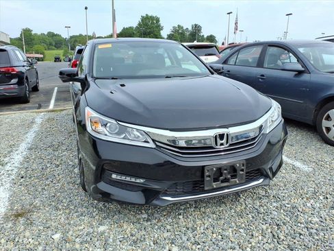 Used 2017 Honda Accord EX image 9