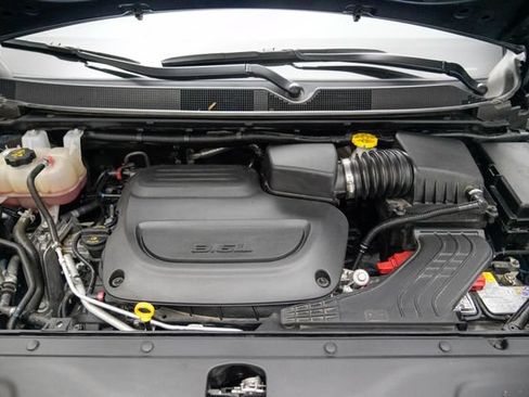 Used 2025 Chrysler Pacifica Select FWD image 13