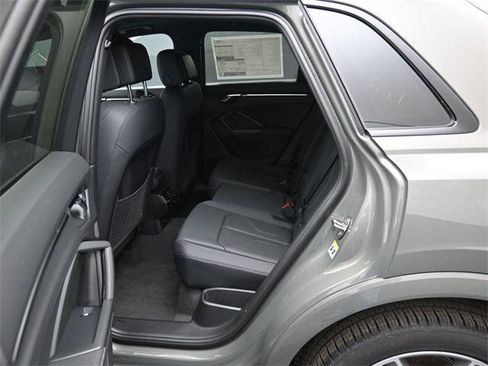 New 2025 Audi Q3 2.0T Premium image 11