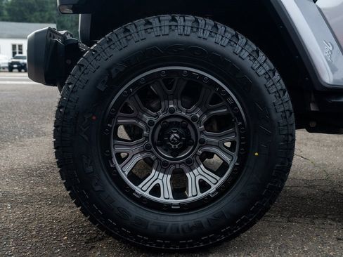 Used 2020 Jeep Gladiator Overland image 4