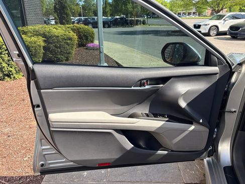 Used 2024 Toyota Camry SE image 21
