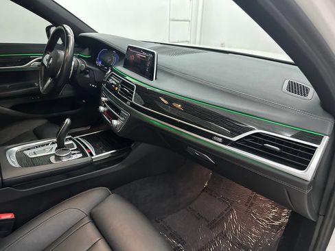 Used 2022 BMW 740i w/ M Sport Package RWD image 26
