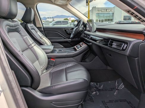 Used 2023 Lincoln Aviator Grand Touring image 32