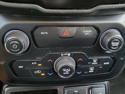 Used 2020 Jeep Renegade Altitude image 14