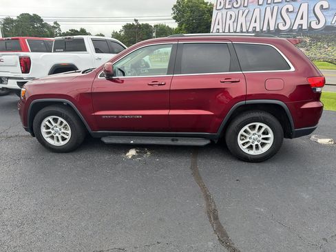 Used 2019 Jeep Grand Cherokee Laredo RWD image 9