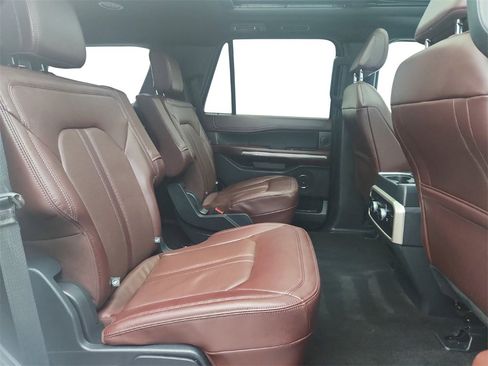 Used 2023 Ford Expedition Limited image 29