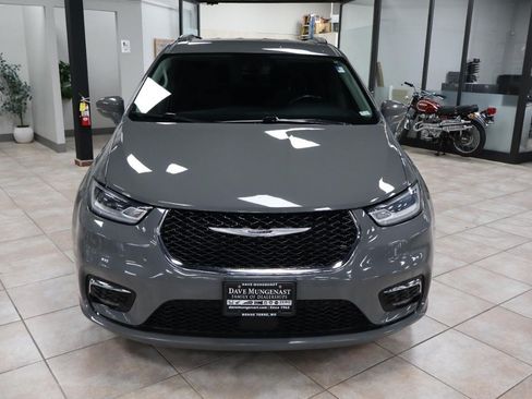 Used 2021 Chrysler Pacifica Touring w/ Cold Weather Group FWD image 8