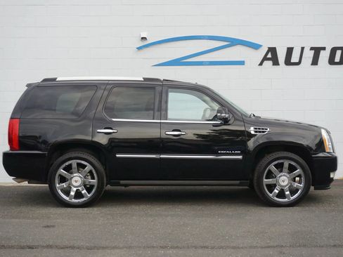 Used 2010 Cadillac Escalade Premium image 6