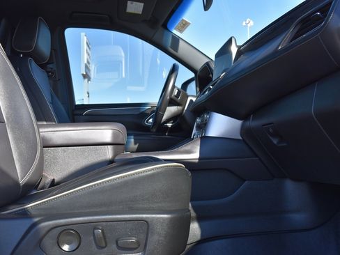 Used 2021 GMC Yukon SLT w/ SLT Premium Package image 12