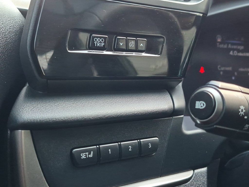 Used 2025 Lexus RZ 300e FWD image 22