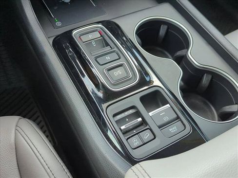 Used 2025 Honda Pilot Touring image 12