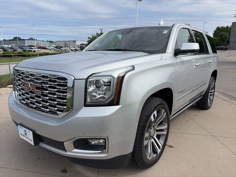 Used 2018 GMC Yukon Denali w/ Denali Ultimate Package AWD/4WD image 4