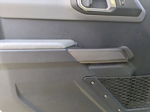 Used 2022 Ford Bronco Black Diamond w/ Sasquatch Package image 11