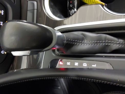 Used 2019 Buick Envision Essence image 21