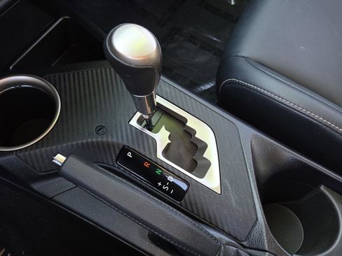 Used 2013 Toyota RAV4 Limited image 29