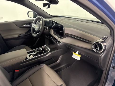 New 2026 Chevrolet Equinox LT w/ Convenience Package II FWD image 17