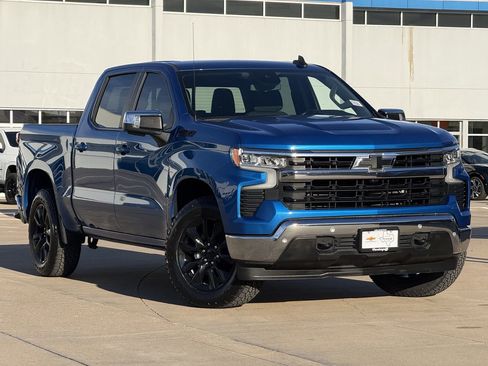 Used 2024 Chevrolet Silverado 1500 LT w/ Z71 Off-Road Package image 2