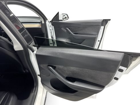 Certified 2021 Tesla Model Y Long Range AWD/4WD image 12