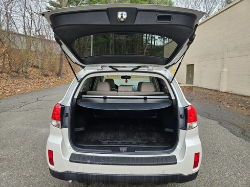 Used 2013 Subaru Outback 2.5i Premium AWD/4WD image 7