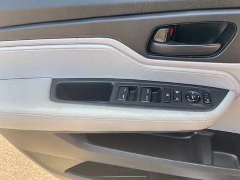 Used 2018 Honda Odyssey LX image 9