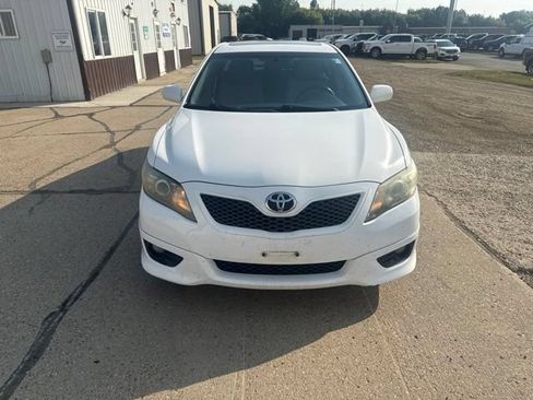 Used 2011 Toyota Camry SE w/ SE Extra-Value Pkg #1 FWD image 7