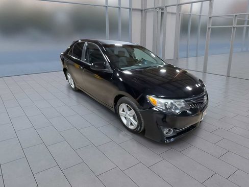 Used 2012 Toyota Camry SE image 2