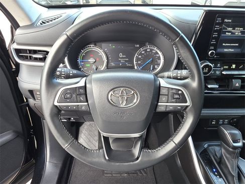 Certified 2022 Toyota Highlander XLE image 31