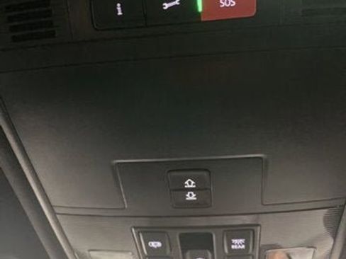 Certified 2024 Volkswagen Tiguan SE R-Line image 25