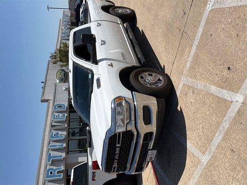 Used 2022 RAM 2500 Big Horn AWD/4WD image 2