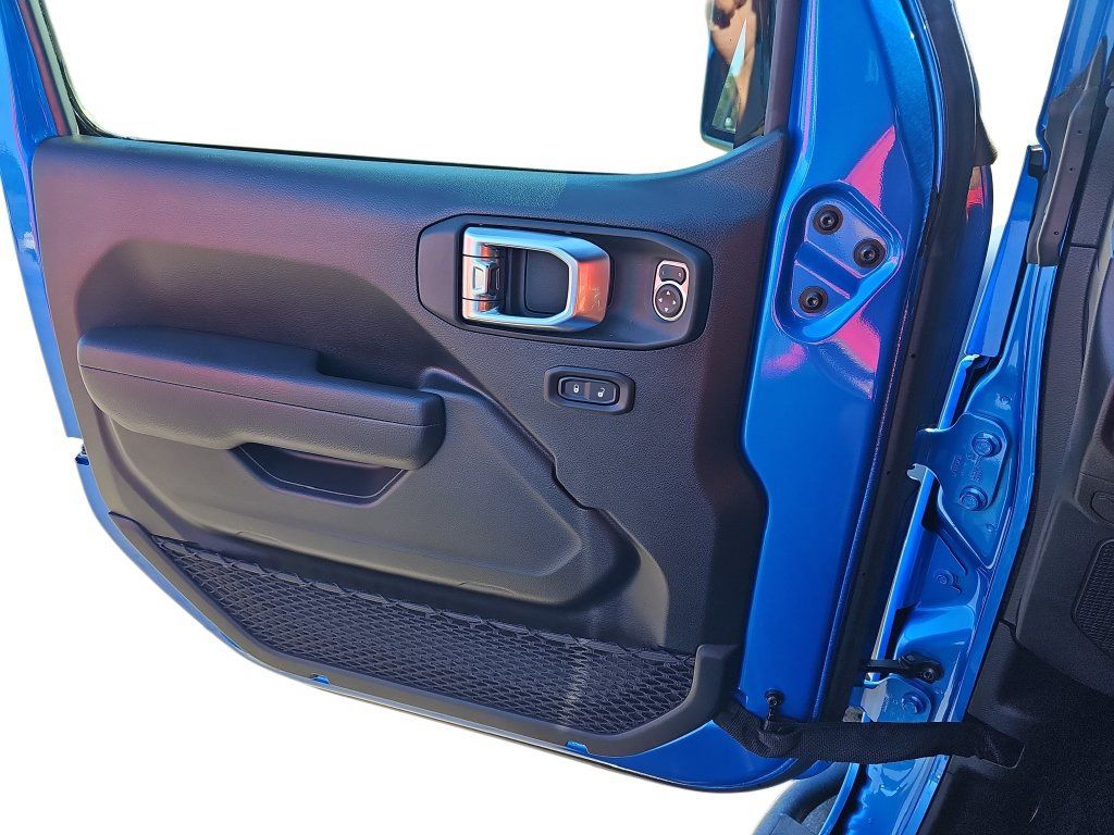 Used 2025 Jeep Wrangler Unlimited Sport AWD/4WD image 26