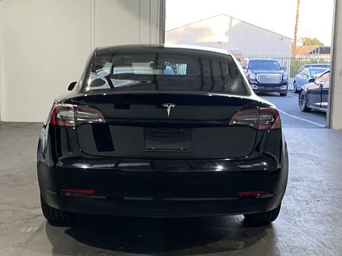 Used 2020 Tesla Model 3 Standard Range Plus image 3