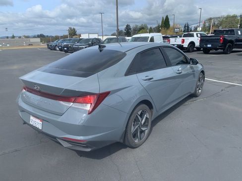 Used 2023 Hyundai Elantra SEL w/ Convenience Package image 4