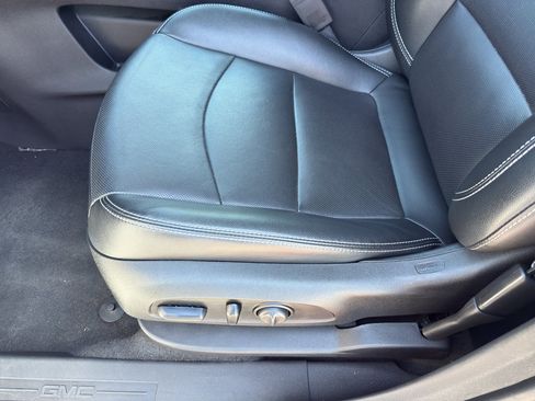 Used 2023 GMC Terrain SLT image 12