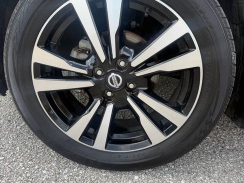 Used 2018 Nissan Kicks SV FWD image 16