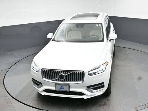 Used 2023 Volvo XC90 B5 Plus image 18