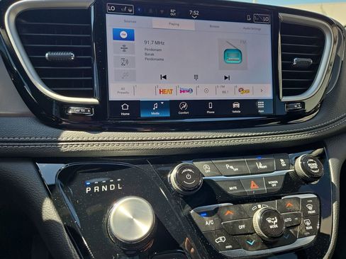 New 2026 Chrysler Pacifica Select image 21