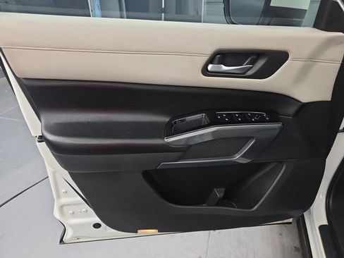 Used 2022 Nissan Pathfinder SL w/ SL Black Package image 24