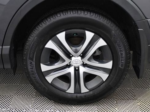 Used 2018 Toyota RAV4 LE w/ All Weather Liner Package FWD image 20