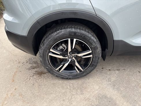 Certified 2025 Volvo XC40 B5 Core image 13