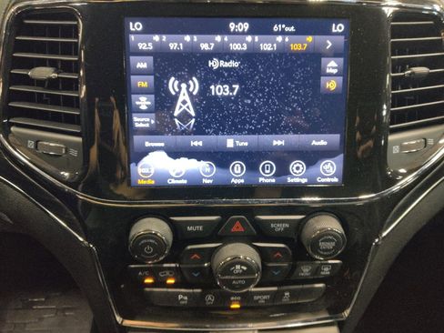 Used 2021 Jeep Grand Cherokee Limited AWD/4WD image 25