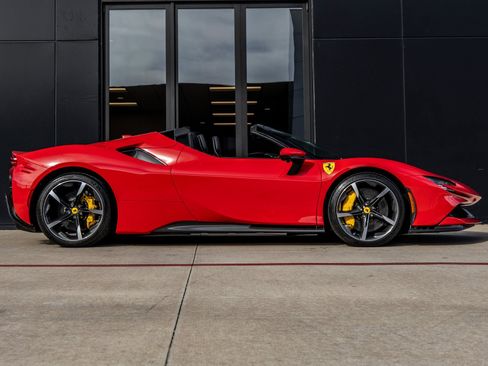 Used 2024 Ferrari SF90 Spider image 11