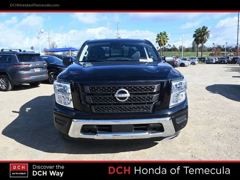 Used 2024 Nissan Titan SV w/ SV Convenience Package image 2