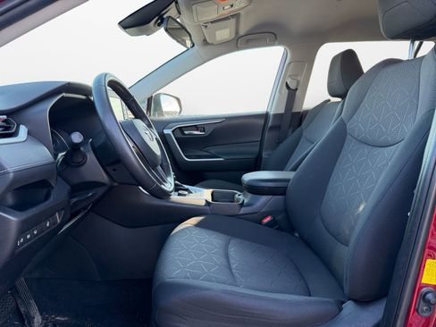 Used 2021 Toyota RAV4 XLE w/ XLE Grade Weather Package image 9