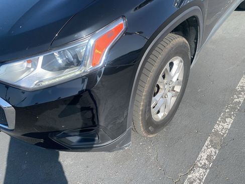 Used 2020 Chevrolet Traverse LS image 2