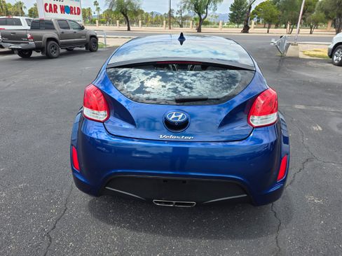 Used 2017 Hyundai Veloster FWD image 4
