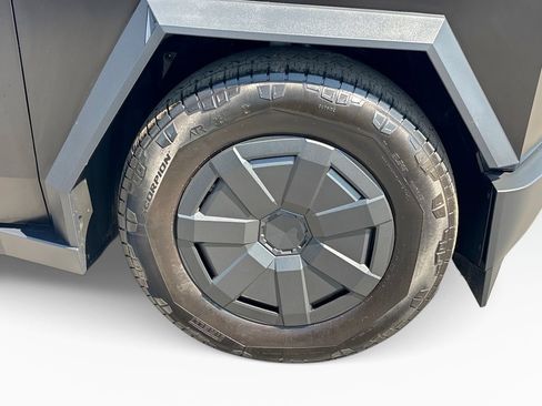 Used 2025 Tesla Cybertruck AWD Crew Cab image 11
