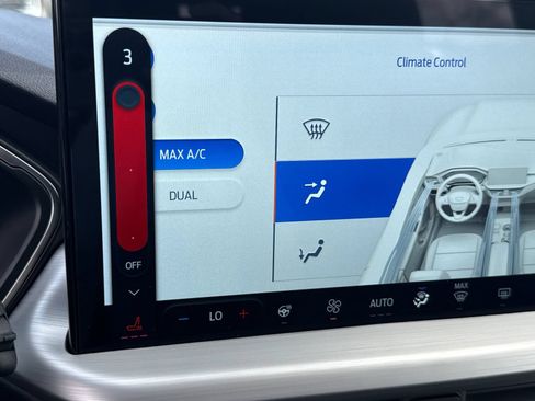Certified 2025 Ford Escape Platinum FWD image 26