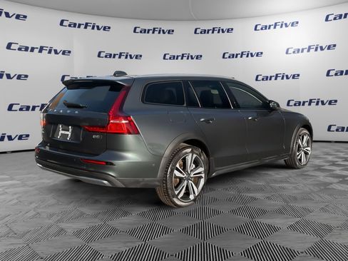 Used 2025 Volvo V60 B5 Cross Country Plus image 6